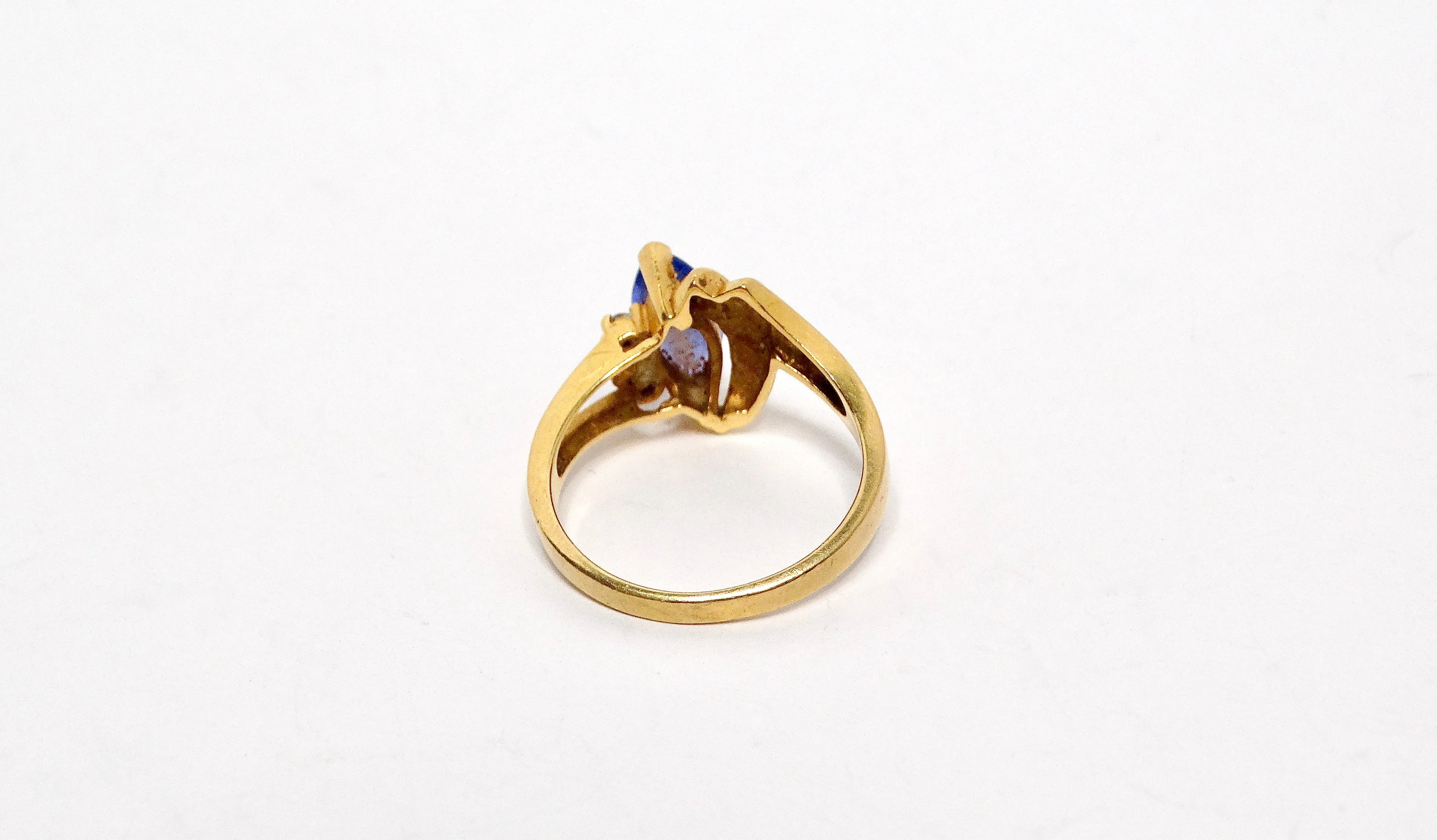 Blue Sapphire & 4 Diamond Vintage 14k Gold Ring