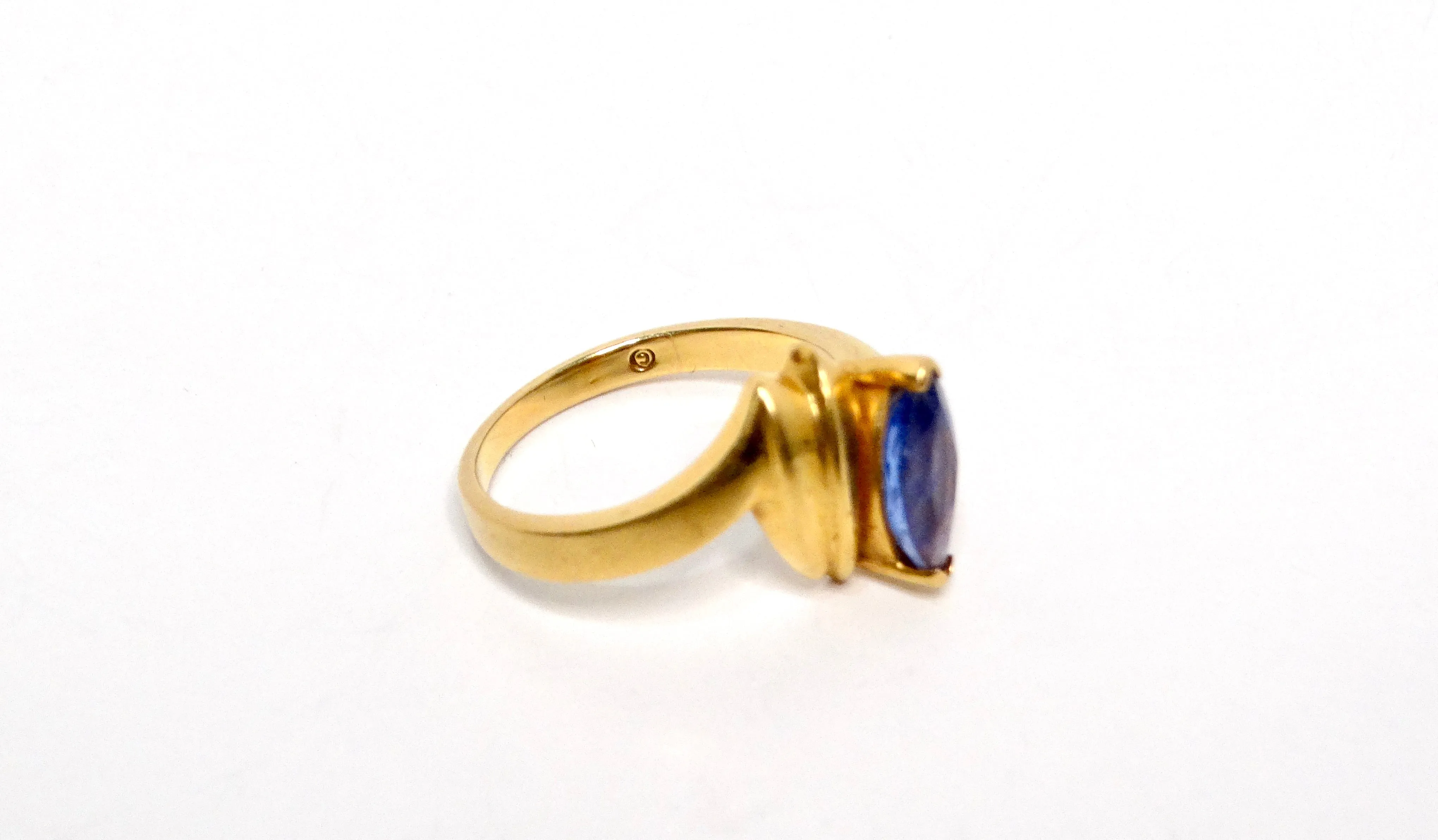 Blue Sapphire & 4 Diamond Vintage 14k Gold Ring
