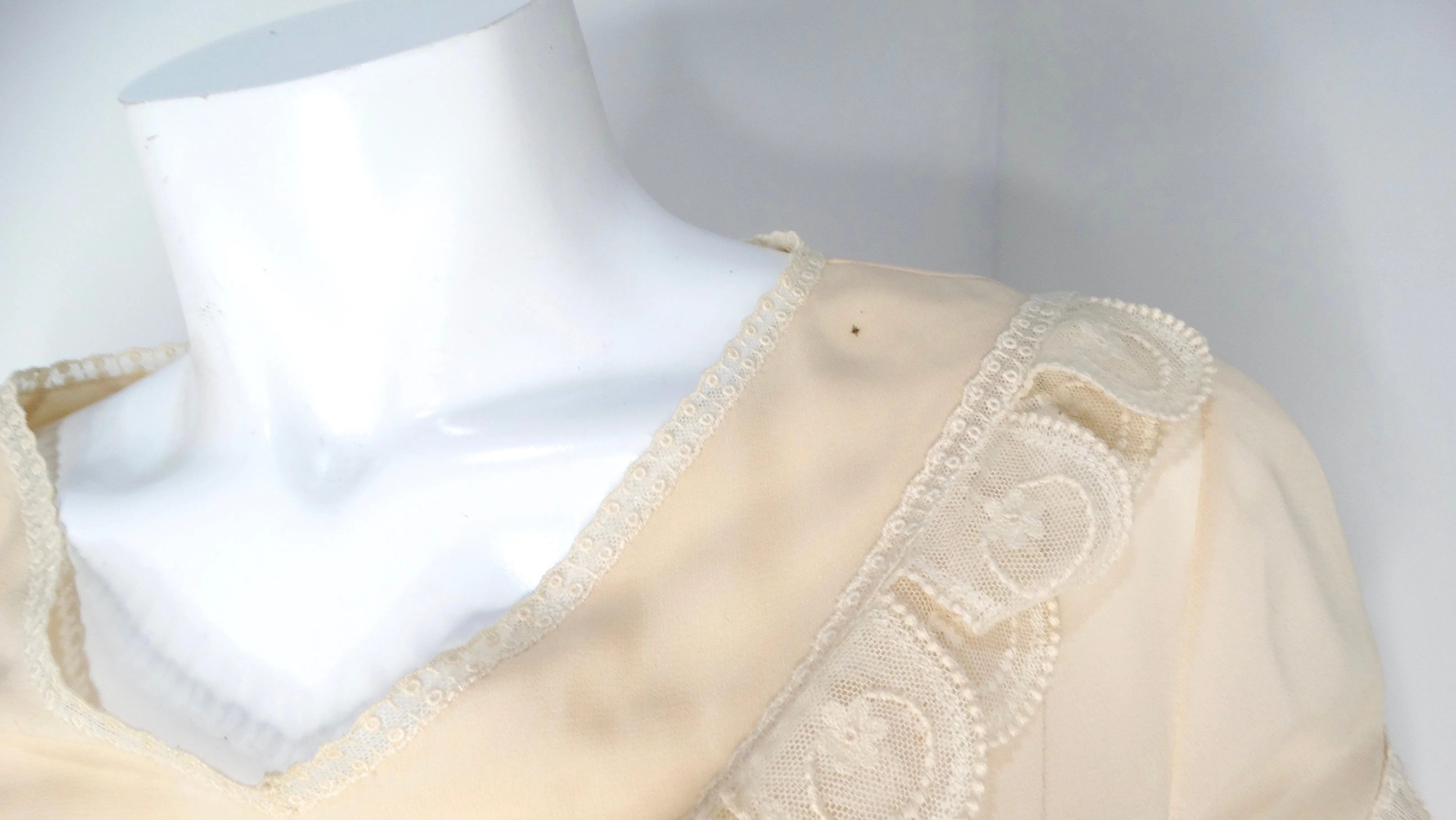 Chloe by Karl Lagerfeld Circa 1970s Cream Blush Tiered Lace & Pleated Dress